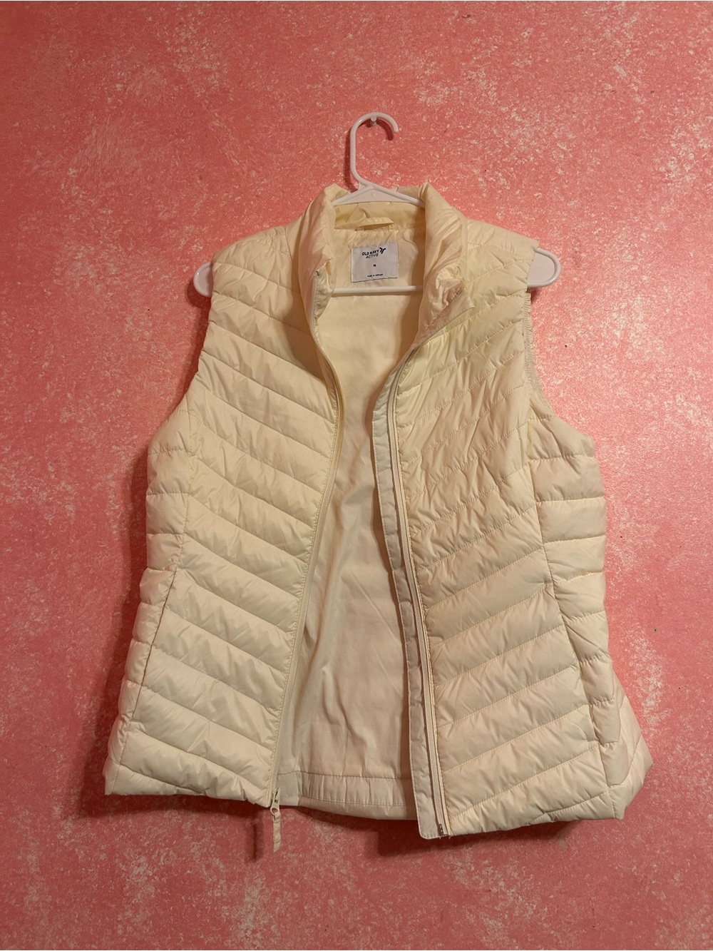 Old Navy Cream Quilted Puffer Vest